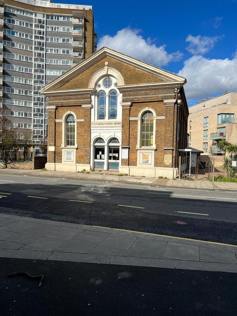Modern Studios Queenspark London Exterior foto